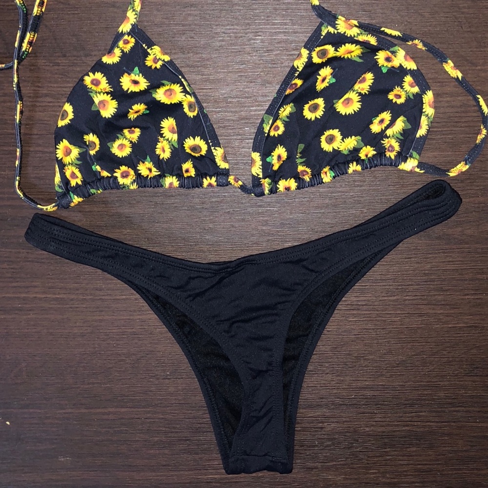 Bikini - Picture 2 of 5